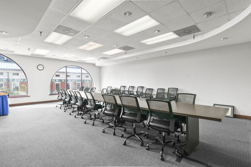 More Photos Of 206 S 6th St, Springfield Office For Sale