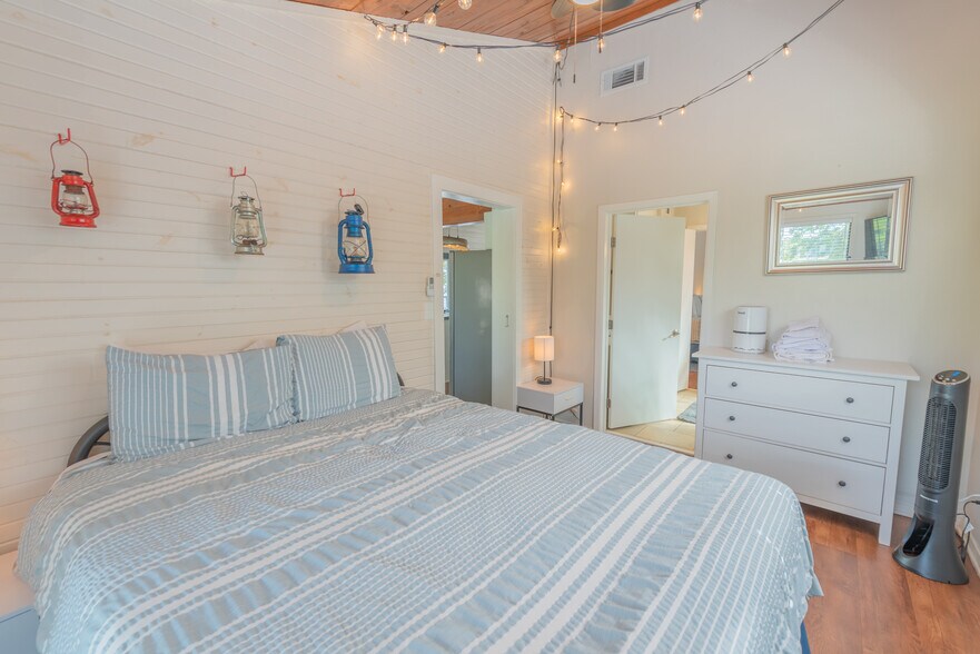 More Photos Of 108 E Barker Creek Dr, Scroggins Specialty For Sale