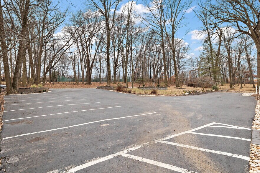 More Photos Of 112 Capitol Trl, Newark Medical For Sale