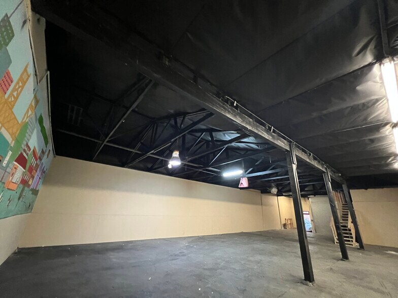 More Photos Of 2118 19th St, Sacramento Light Distribution For Lease