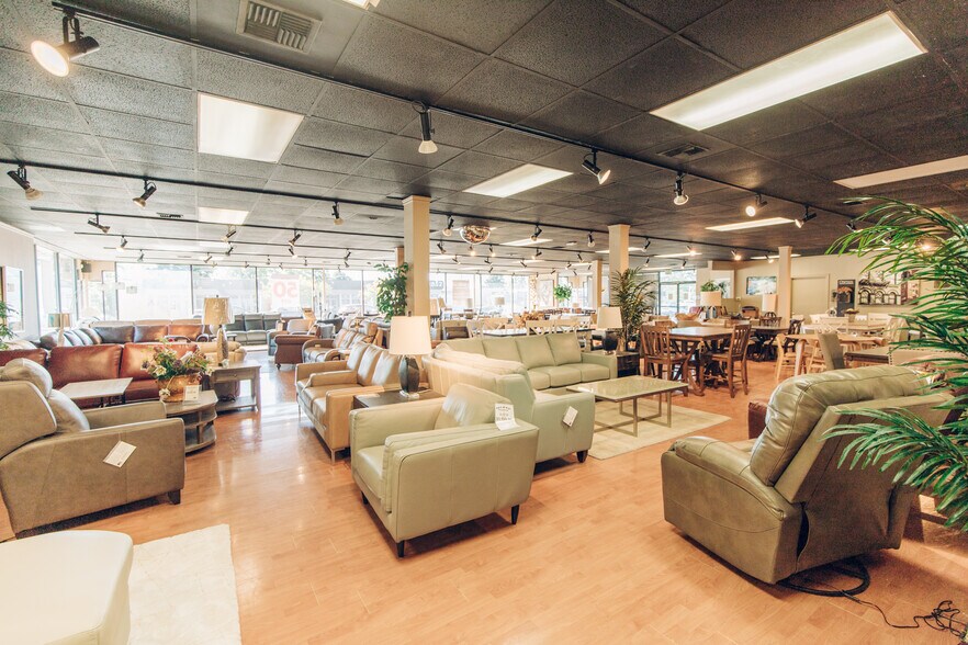 More Photos Of 11847 SW Pacific Hwy, Tigard Freestanding For Lease