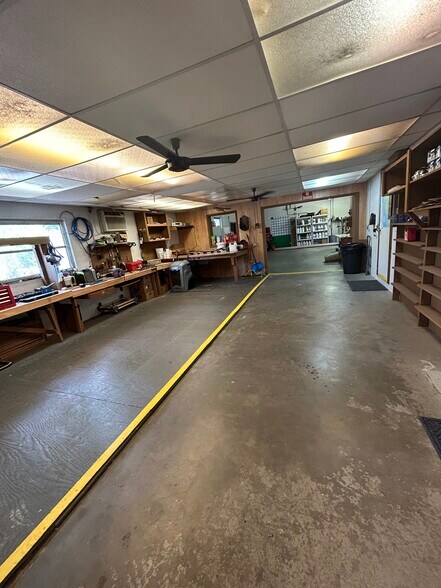 More Photos Of 6703 Massachusetts Ave, New Port Richey Showroom For Sale