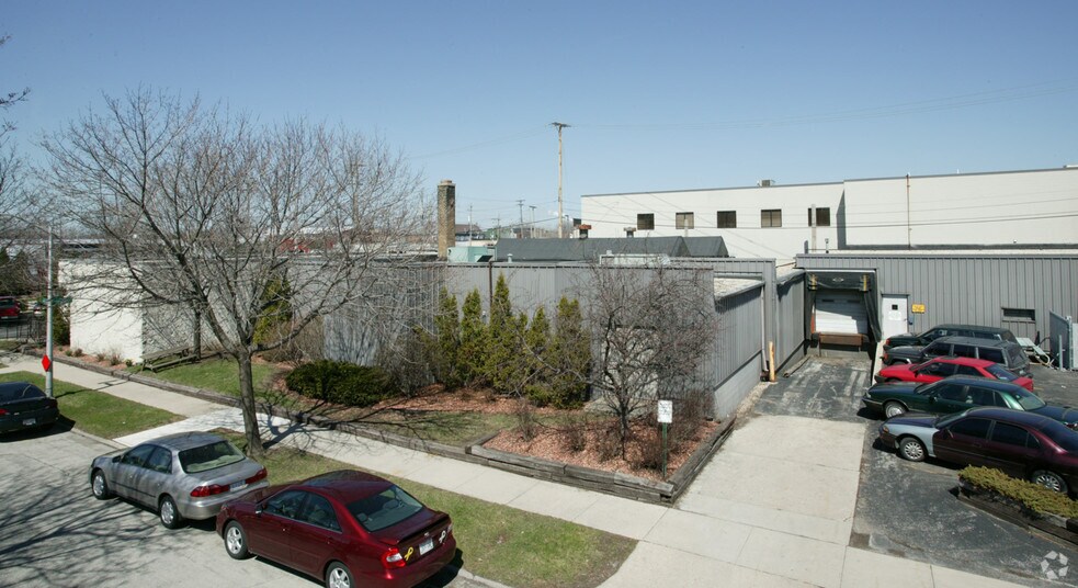 More Photos Of 7840 W Hicks St, Milwaukee Warehouse For Sale