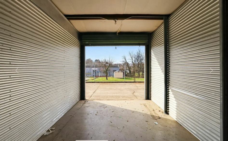 More Photos Of 939 N Logan St, Gaffney Self Storage For Sale