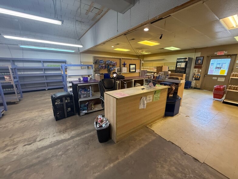 More Photos Of 503 E Oakwood St, Tyler Distribution For Sale