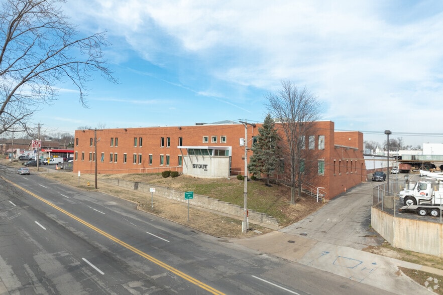 Primary Photo Of 6401-6425 W Florissant Rd, Saint Louis Manufacturing For Lease