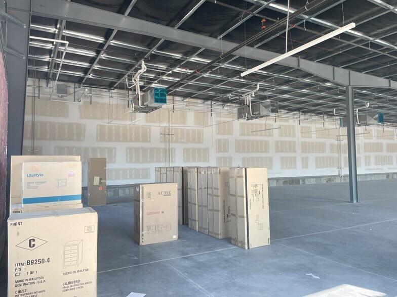 More Photos Of 2240 Fletcher Ave, Lincoln Showroom For Lease
