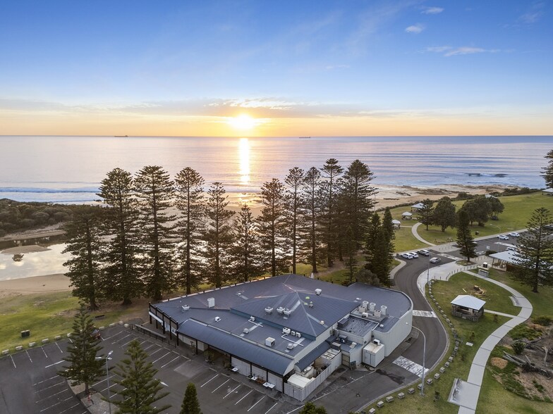 Primary Photo Of Cliff Rd, Wollongong Restaurant For Lease