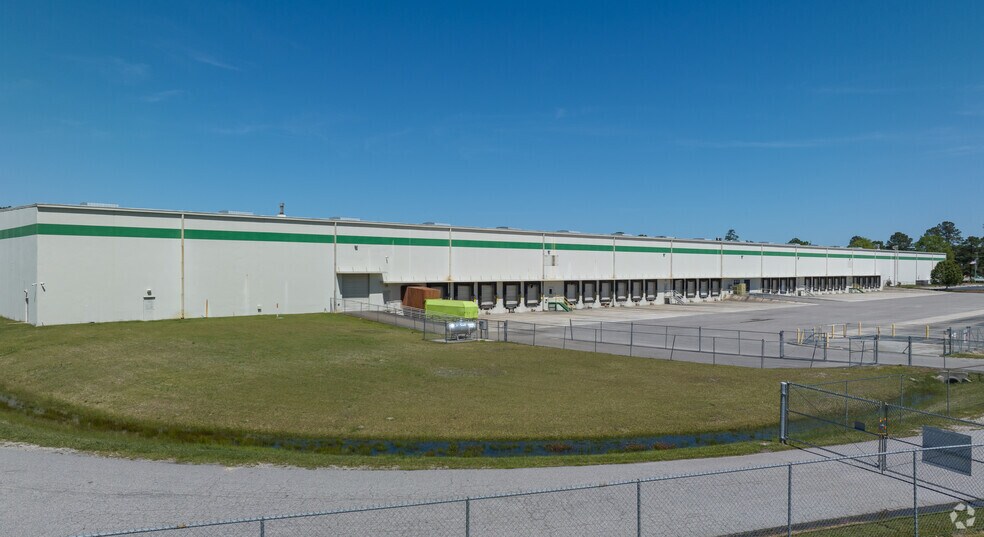 More Photos Of 4800 Corporation Dr, Fayetteville Distribution For Lease