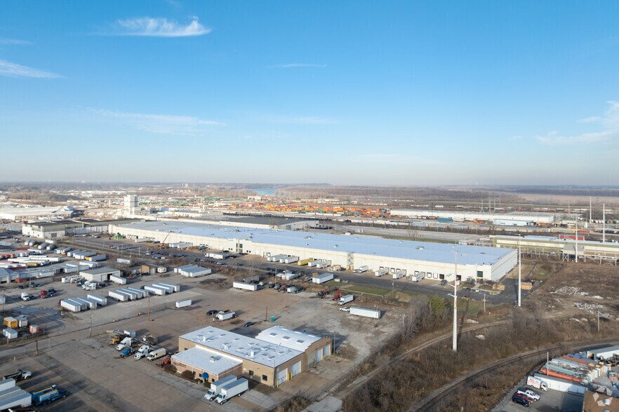 More Photos Of 6501 Hall St, Saint Louis Distribution For Lease