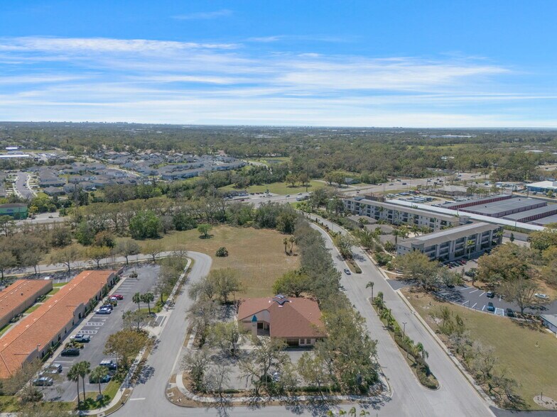 More Photos Of 3910 Golf Park Loop, Bradenton Office For Sale