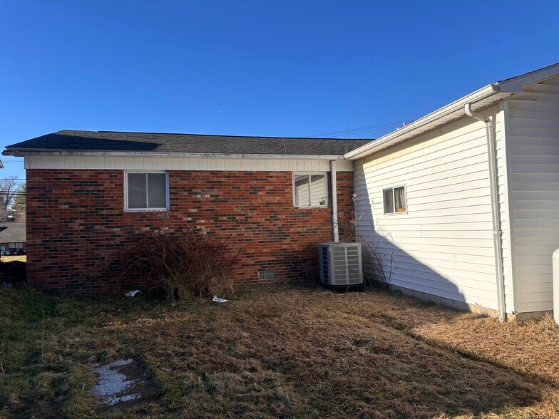 More Photos Of 346 Rural Acres Dr, Beckley Showroom For Sale