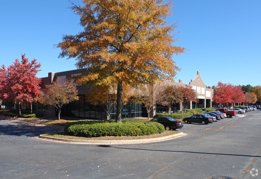 More Photos Of 1100 Northmeadow Pky, Roswell Unknown For Lease