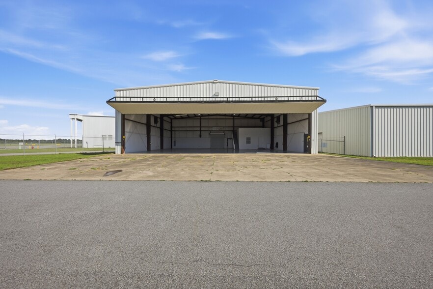 Primary Photo Of 1131 Memorial Dr, Greenville Airplane Hangar For Lease