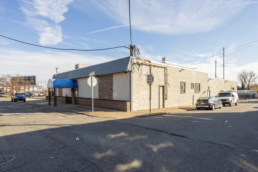 More Photos Of 2154 Bridge St, Philadelphia General Retail For Sale