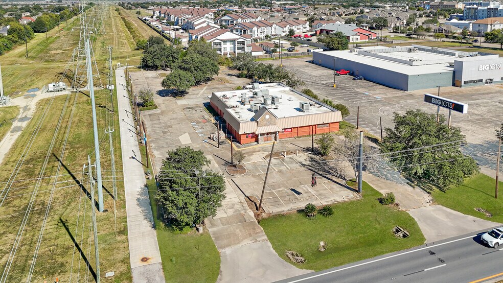 More Photos Of 4717 I-10 Fwy, Baytown General Retail For Sale