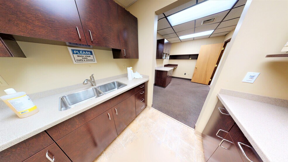 More Photos Of 43 Franklin St, East Hartford Warehouse For Lease