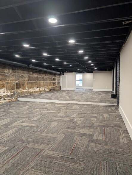 More Photos Of 134 N Main St, Hudson Storefront Retail Office For Lease