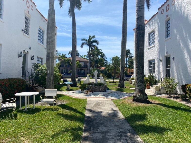 More Photos Of 817 Tyler St, Hollywood Apartments For Sale