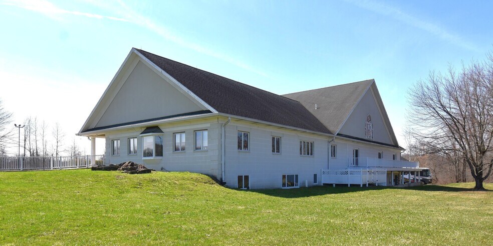 More Photos Of 972 Youngstown Kingsville Rd, Vienna Office For Sale