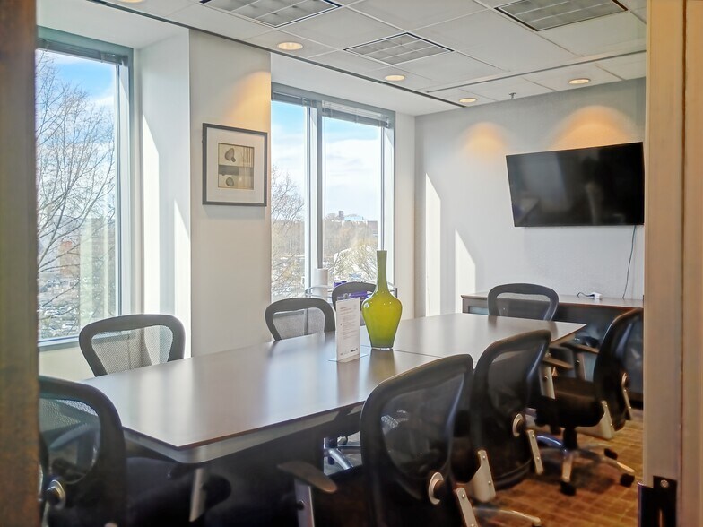 More Photos Of 100 Hartsfield Centre Pky, Atlanta Coworking Space