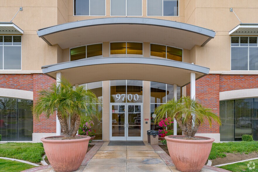 More Photos Of 9700 stockdale Hwy, Bakersfield Office For Lease