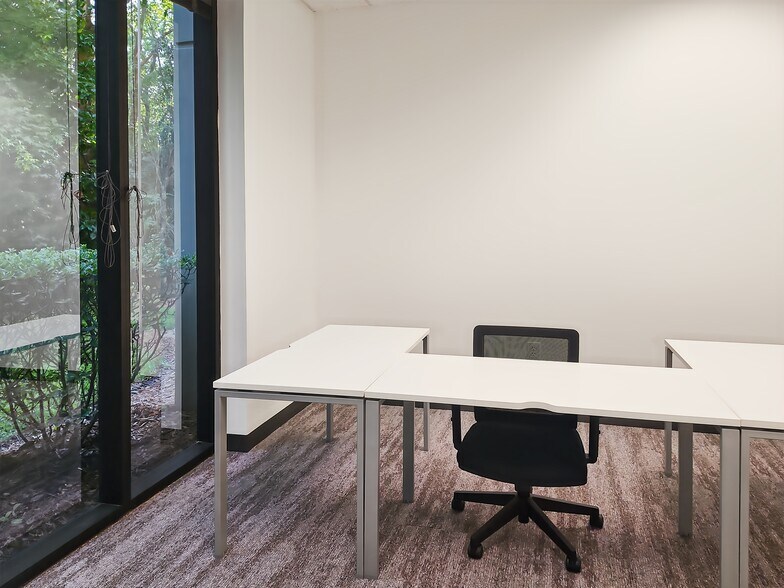 More Photos Of 330 Crossing Blvd, Orange Park Coworking Space