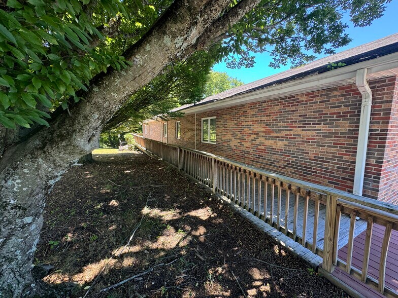 More Photos Of 1046 Terrace Dr, Marion Flex For Sale