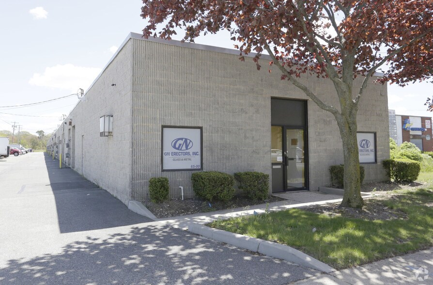 More Photos Of 65 Brook Ave, Deer Park Warehouse For Lease