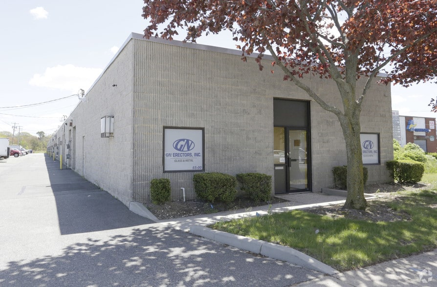 More Photos Of 65 Brook Ave, Deer Park Warehouse For Lease