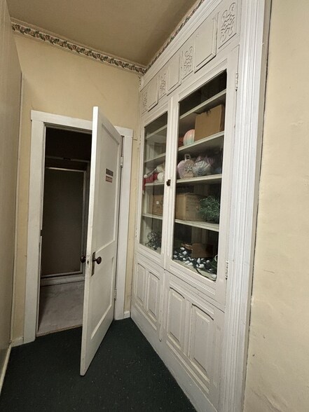 More Photos Of 122 N Market St, Waverly Storefront For Sale