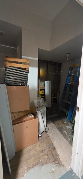 More Photos Of 6020 Davison Rd, Burton Freestanding For Lease