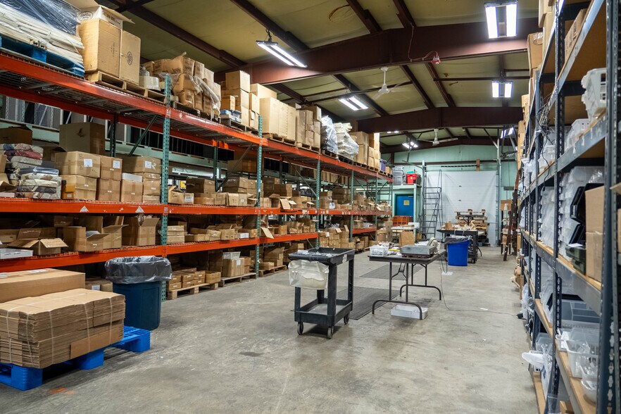 More Photos Of 300 Taugwonk Rd, Stonington Warehouse For Lease