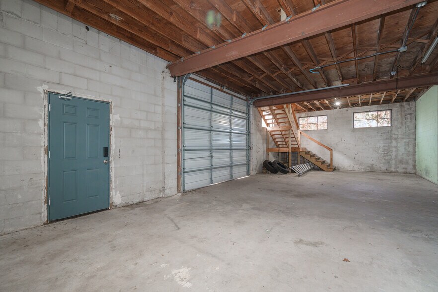 More Photos Of 1919 Drummond Ave, Panama City Distribution For Lease