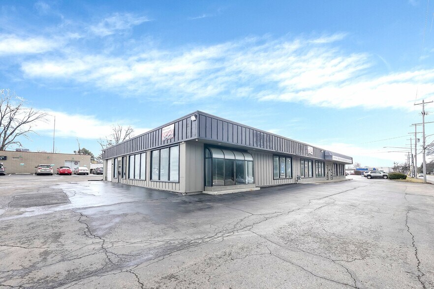 More Photos Of 4382 Indianola Ave, Columbus Freestanding For Sale