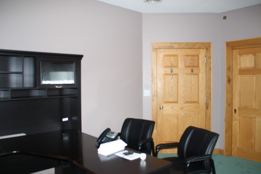 More Photos Of 6110 N Port Washington Rd, Milwaukee Office For Lease