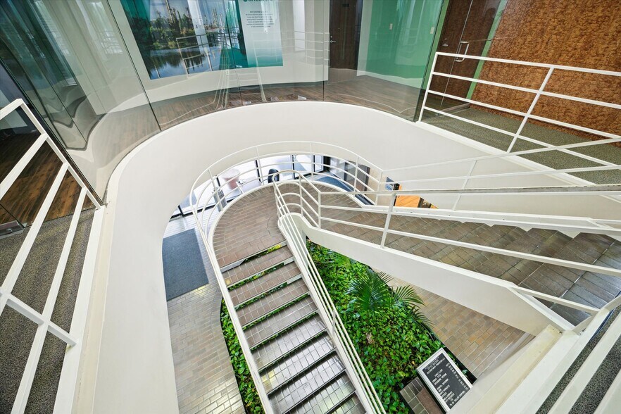 More Photos Of 12727 Featherwood Dr, Houston Office For Lease