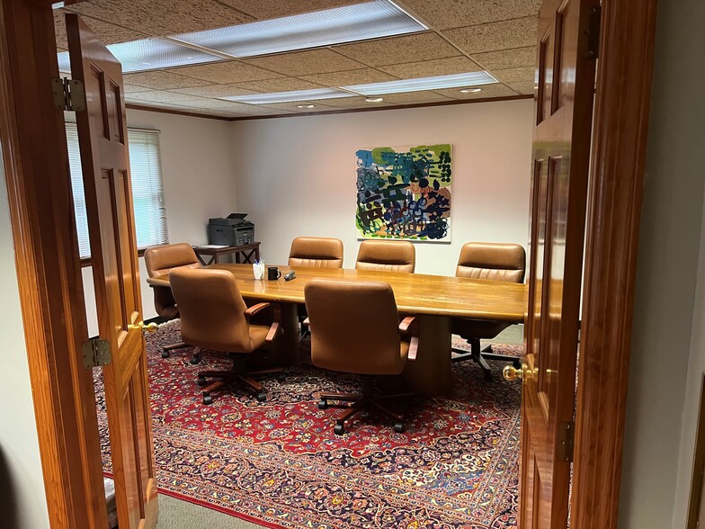 More Photos Of 658 Ridgewood Rd, Maplewood Office For Sale