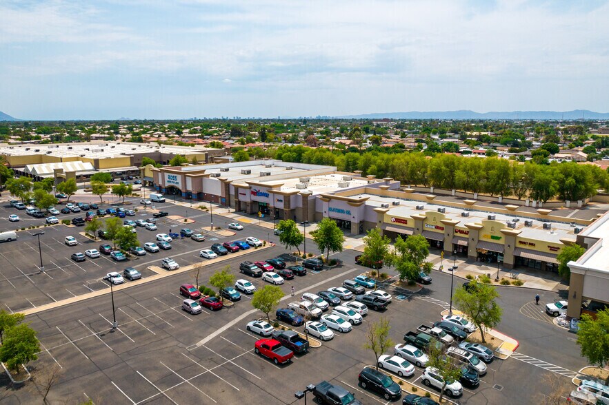 More Photos Of 5707 W Northern Ave, Glendale General Retail For Lease