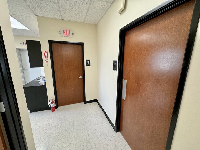 More Photos Of 4844 CR 430, Pleasanton Warehouse For Lease