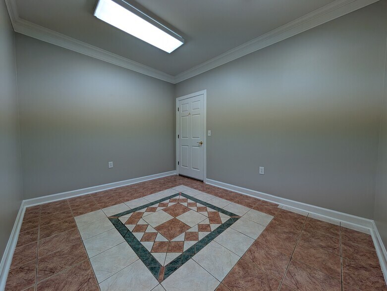 More Photos Of 6511 Creedmoor Rd, Raleigh Office For Lease