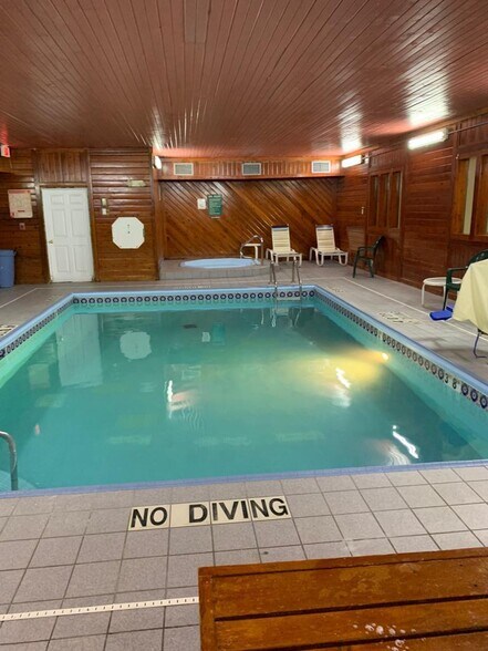 More Photos Of 1510 SW Wanamaker Rd, Topeka Hotel For Sale