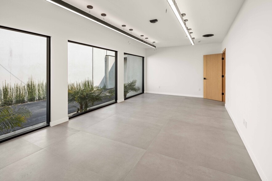 More Photos Of 8809 Sunland Blvd, Sun Valley Medical For Lease