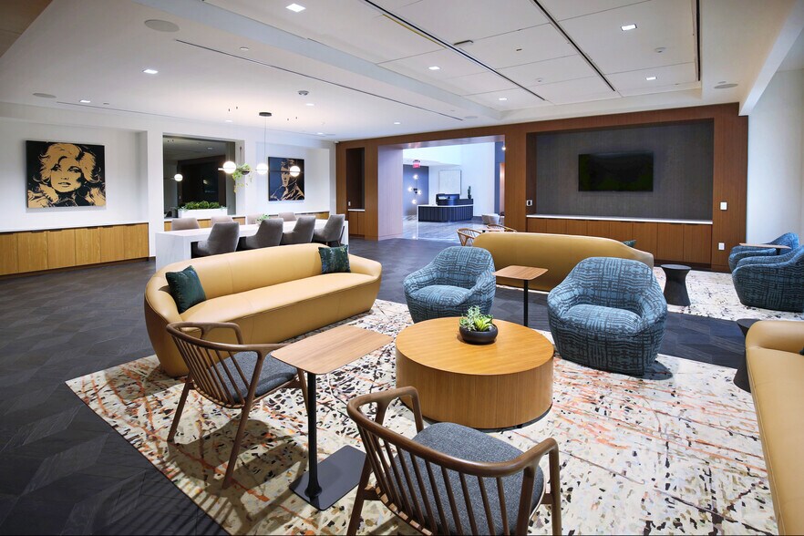 More Photos Of 8401 N Central Expy, Dallas Office For Lease