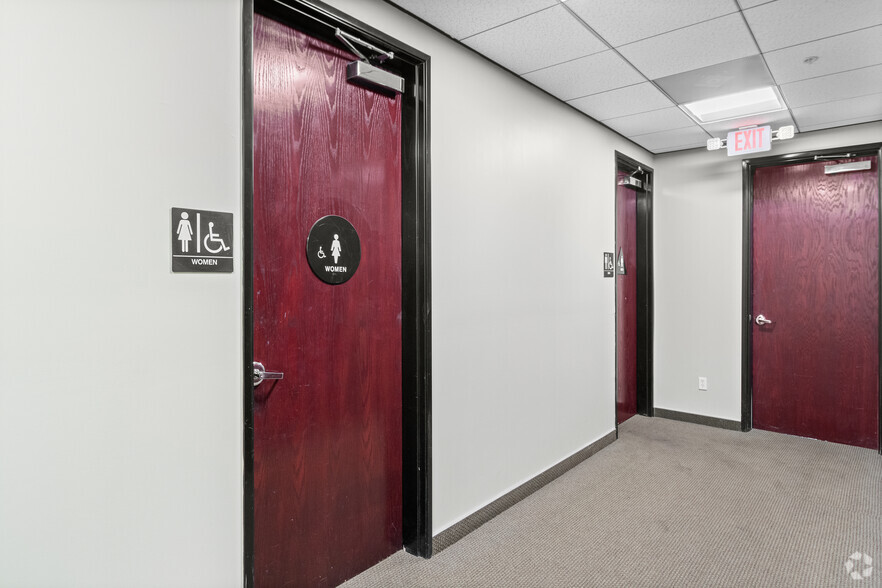 More Photos Of 14925-14945 Ventura Blvd, Sherman Oaks Office For Lease