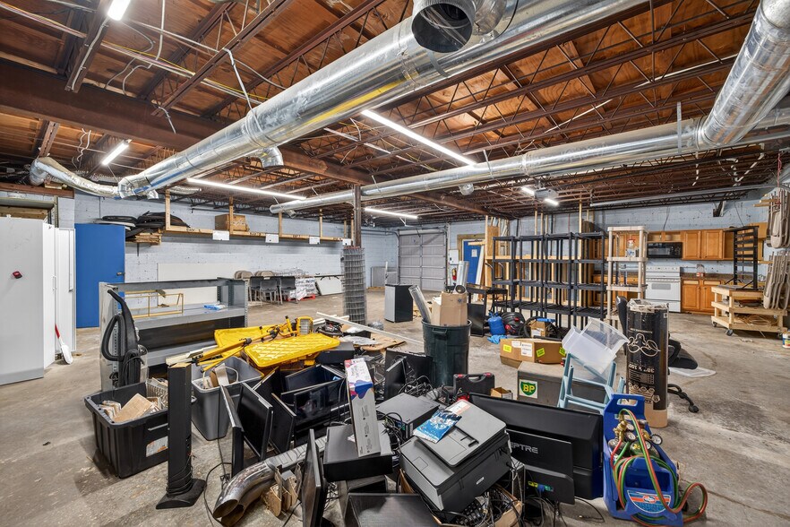 More Photos Of 4109 Robinson St, Covington Freestanding For Sale