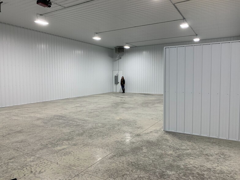 More Photos Of 710 6th St NW, Maple Lake Warehouse For Lease