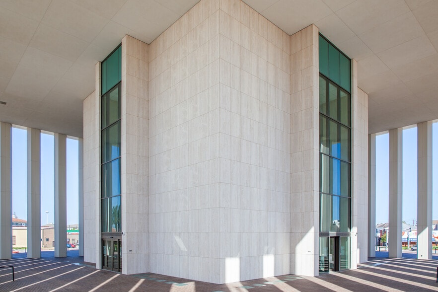 More Photos Of One Moody Plz, Galveston Office For Sale