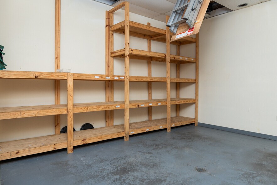 More Photos Of 9310 Baldridge Dr, Pensacola Restaurant For Sale