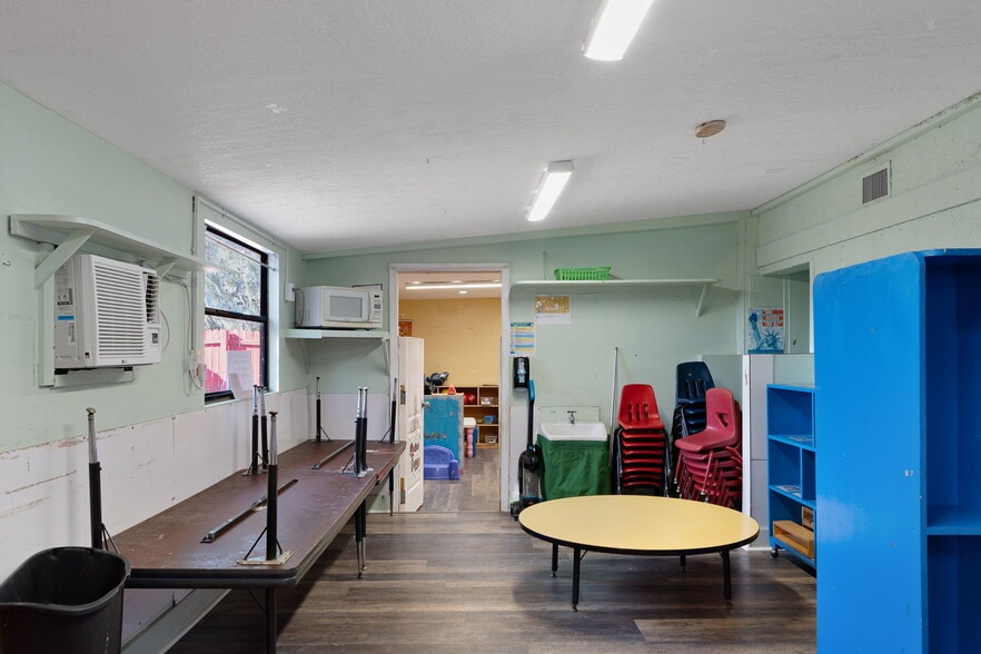 More Photos Of 639 NE 1st St, Crystal River Daycare Center For Sale